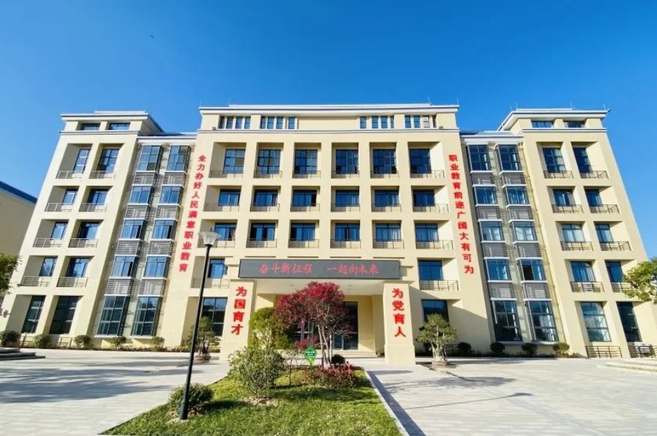 福建中專學校推薦：福建省永定僑榮職業(yè)中專學校